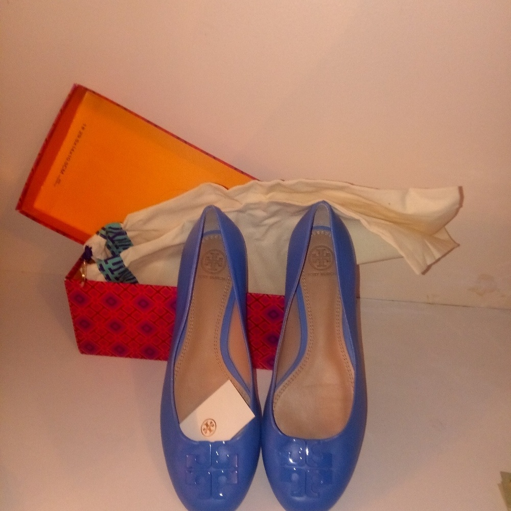 Beaitiful blue tory burch flats